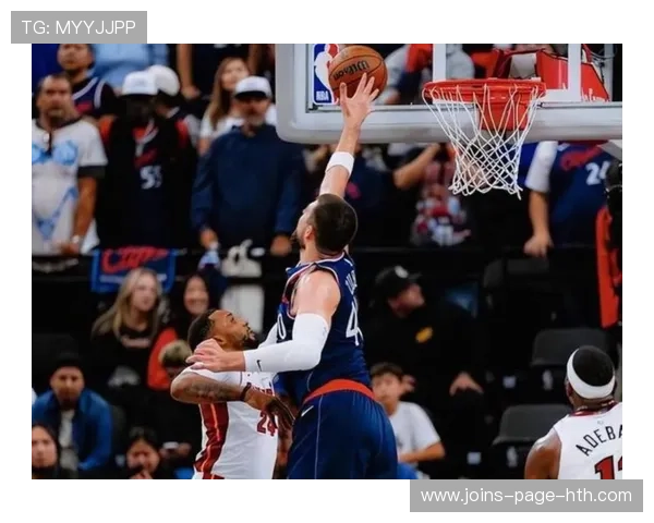 伦纳德快攻补篮得手,快船把胜利带回主场 伦纳德快攻补篮得手,快船把胜利带回主场