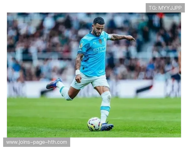 曼城弱侧推进顺畅，沃克的速度完全释放