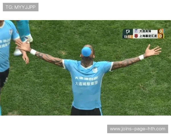 大连英博王禹中场控制节奏传球精确