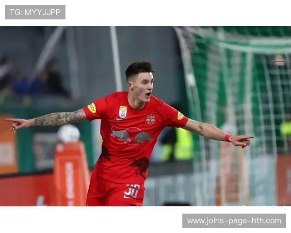 曼联快攻中场直塞前锋单刀破门扭转战局