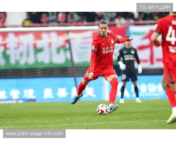 河南队卡多索立功，球迷为传奇送上崇高敬意