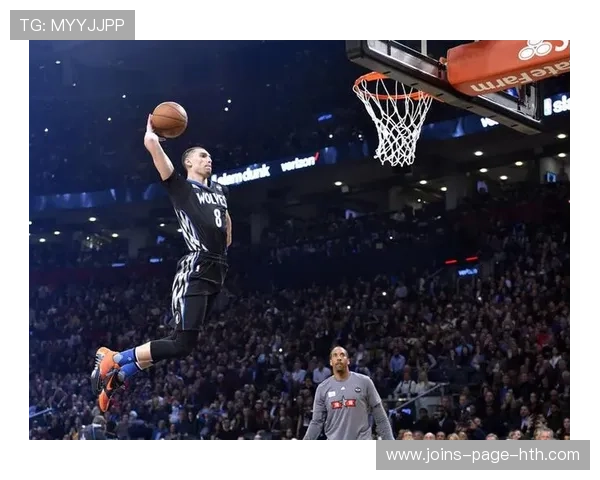 拉文高难度扣篮赢得满堂彩——空中艺术背后的商业叙事